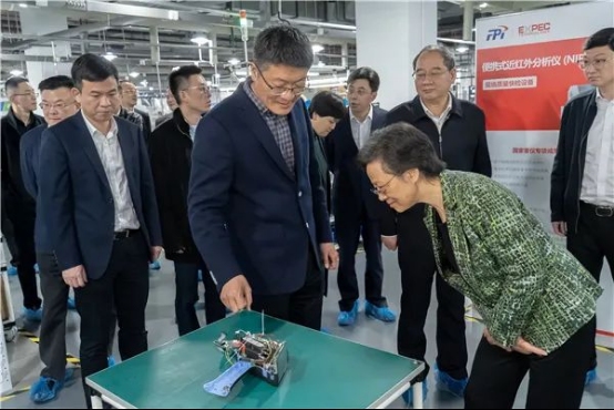 会员动态丨浙江省人大常委会领导一行考察调研聚光科技青山湖基�?(2)537.jpeg